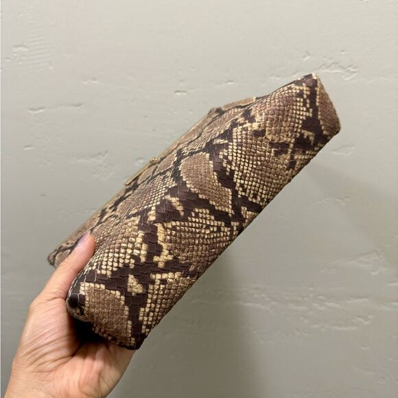 Handmade Genuine Embossed Leather, Articulated Metal Frame Clutch/Crossbody - Picture 14 of 14